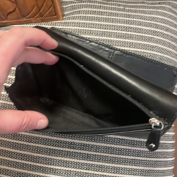 Vintage leather authentic COACH wallet in black. Unique emblem on front. - Picture 14 of 16